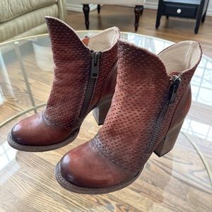 Freebird Bowie Bootie, in good condition. Size 8